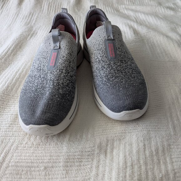 Skechers Go Walk ArchFit Ultra Go - Size 8 - Picture 1 of 5